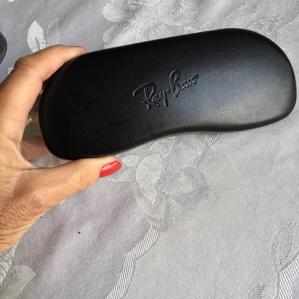 Ray-Ban Hard Clam Shell sunglasses/black case